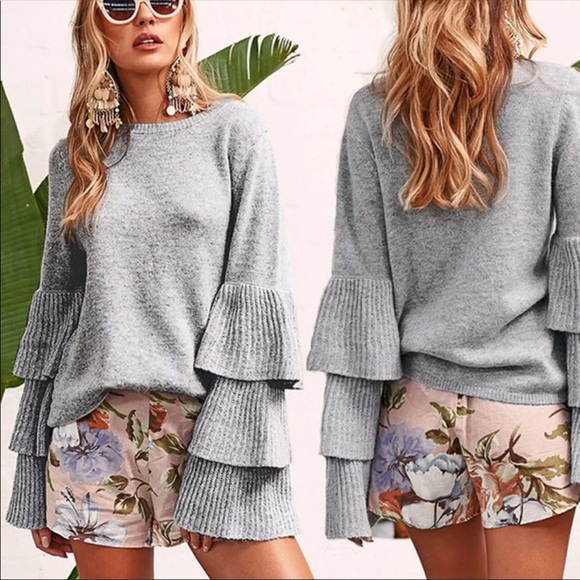 Tops - 🎉Host Pick🎉 Gray ruffle sleeve sweater one size